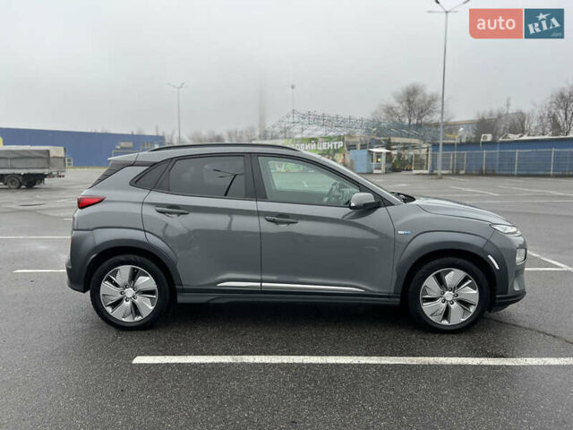 Серый Хендай Kona, объемом двигателя 0 л и пробегом 131 тыс. км за 16500 $, фото 9 на Automoto.ua