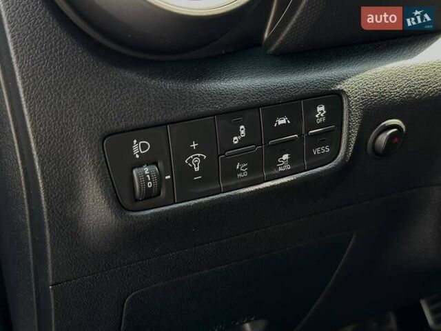 Серый Хендай Kona, объемом двигателя 0 л и пробегом 137 тыс. км за 16700 $, фото 39 на Automoto.ua