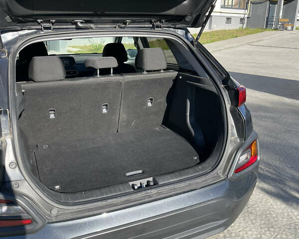 Серый Хендай Kona, объемом двигателя 2 л и пробегом 93 тыс. км за 15900 $, фото 11 на Automoto.ua