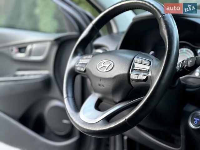 Серый Хендай Kona, объемом двигателя 0 л и пробегом 96 тыс. км за 17200 $, фото 53 на Automoto.ua