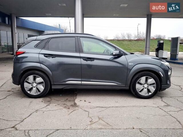 Сірий Хендай Kona, об'ємом двигуна 0 л та пробігом 114 тис. км за 17300 $, фото 6 на Automoto.ua