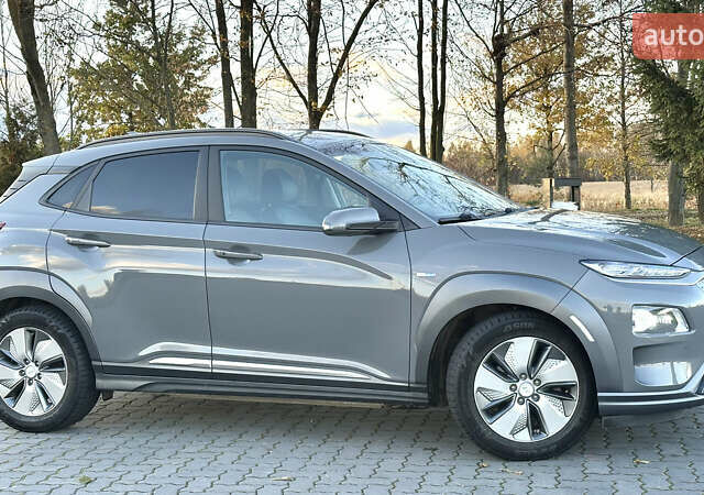 Серый Хендай Kona, объемом двигателя 0 л и пробегом 126 тыс. км за 17300 $, фото 13 на Automoto.ua