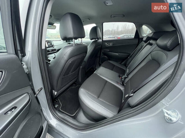 Серый Хендай Kona, объемом двигателя 0 л и пробегом 131 тыс. км за 16500 $, фото 18 на Automoto.ua