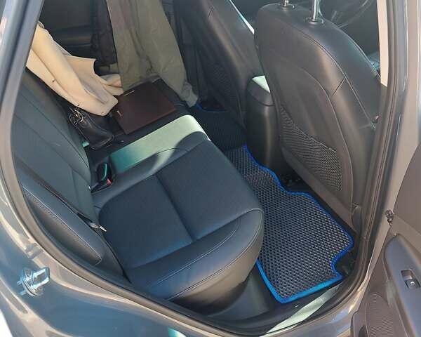 Сірий Хендай Kona, об'ємом двигуна 0 л та пробігом 110 тис. км за 16500 $, фото 1 на Automoto.ua
