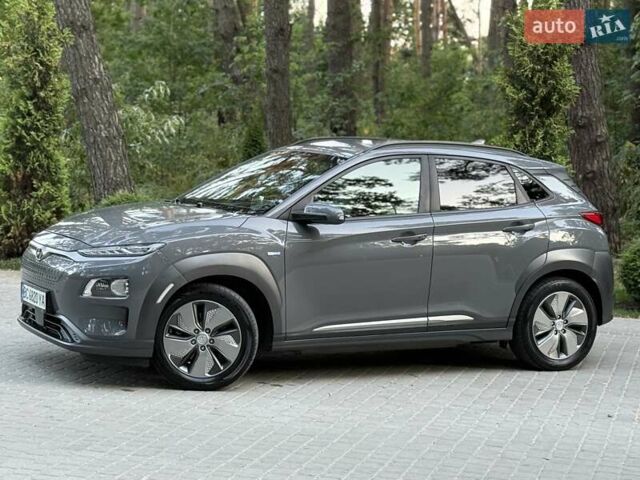 Серый Хендай Kona, объемом двигателя 0 л и пробегом 95 тыс. км за 17300 $, фото 98 на Automoto.ua