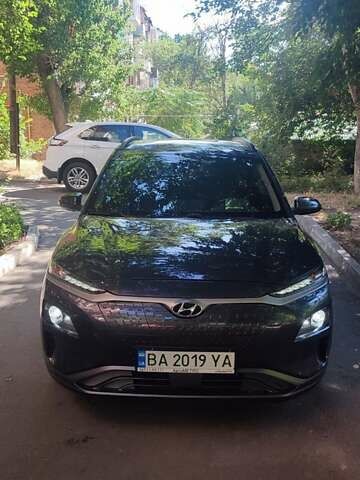 Серый Хендай Kona, объемом двигателя 0 л и пробегом 105 тыс. км за 17999 $, фото 6 на Automoto.ua