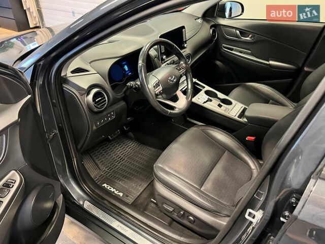 Серый Хендай Kona, объемом двигателя 0 л и пробегом 85 тыс. км за 14450 $, фото 13 на Automoto.ua