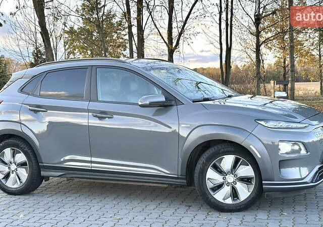 Серый Хендай Kona, объемом двигателя 0 л и пробегом 126 тыс. км за 17300 $, фото 3 на Automoto.ua