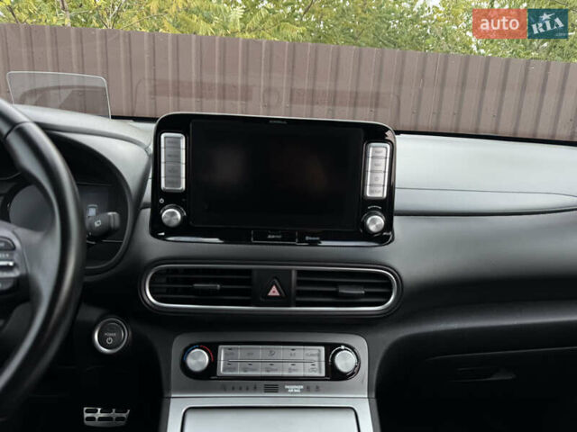 Серый Хендай Kona, объемом двигателя 0 л и пробегом 127 тыс. км за 17650 $, фото 28 на Automoto.ua