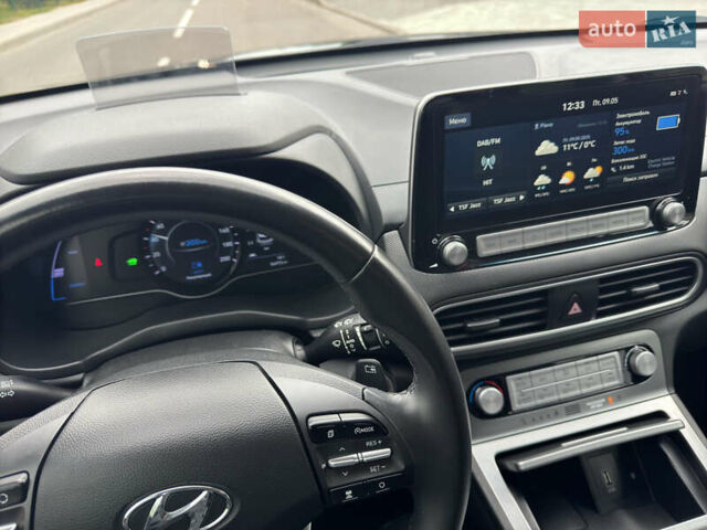 Сірий Хендай Kona, об'ємом двигуна 0 л та пробігом 65 тис. км за 17300 $, фото 49 на Automoto.ua