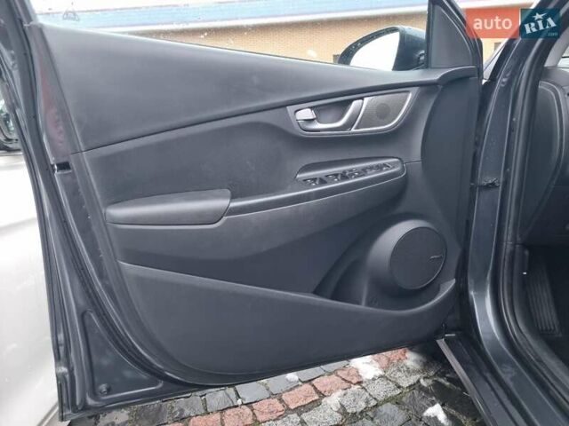 Серый Хендай Kona, объемом двигателя 0 л и пробегом 151 тыс. км за 16399 $, фото 31 на Automoto.ua