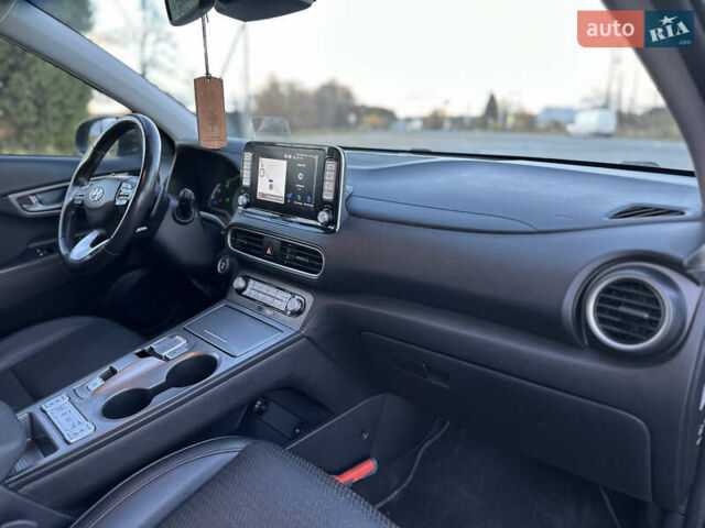 Серый Хендай Kona, объемом двигателя 0 л и пробегом 126 тыс. км за 17300 $, фото 76 на Automoto.ua