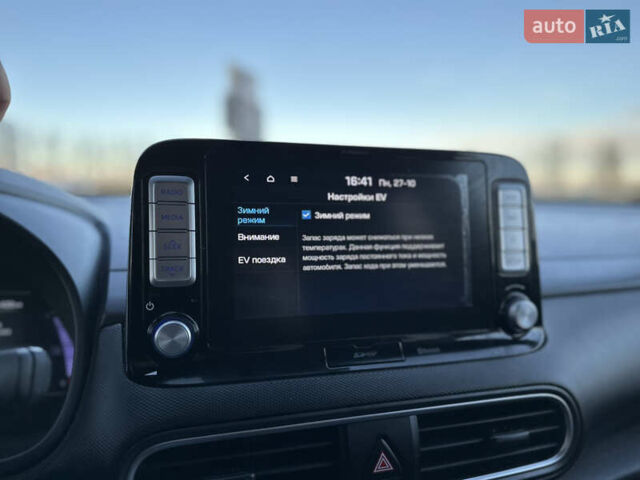 Серый Хендай Kona, объемом двигателя 0 л и пробегом 126 тыс. км за 17300 $, фото 92 на Automoto.ua