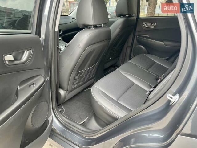 Сірий Хендай Kona, об'ємом двигуна 0 л та пробігом 92 тис. км за 17900 $, фото 6 на Automoto.ua