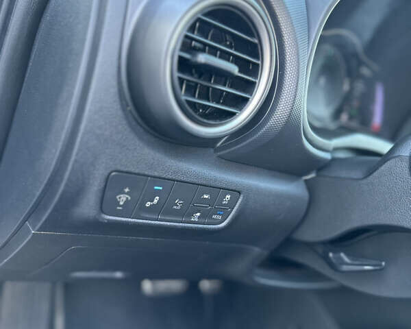 Серый Хендай Kona, объемом двигателя 0 л и пробегом 126 тыс. км за 17300 $, фото 54 на Automoto.ua