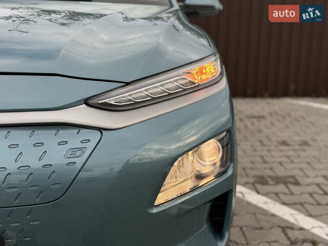 Серый Хендай Kona, объемом двигателя 0 л и пробегом 127 тыс. км за 17650 $, фото 7 на Automoto.ua