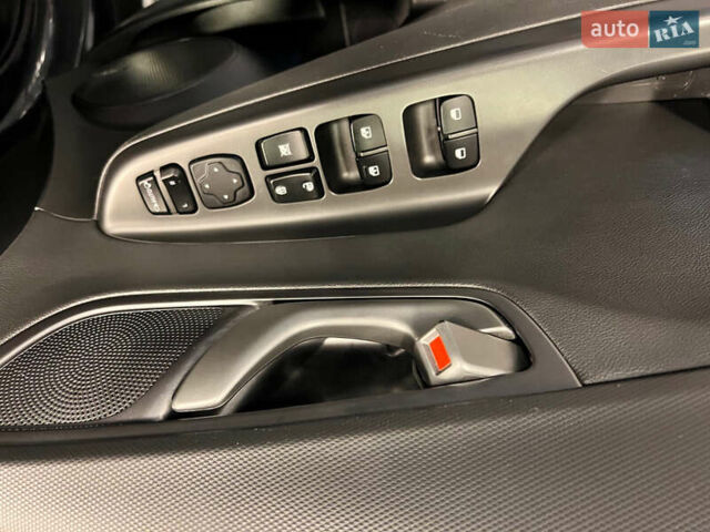 Серый Хендай Kona, объемом двигателя 0 л и пробегом 85 тыс. км за 14450 $, фото 20 на Automoto.ua