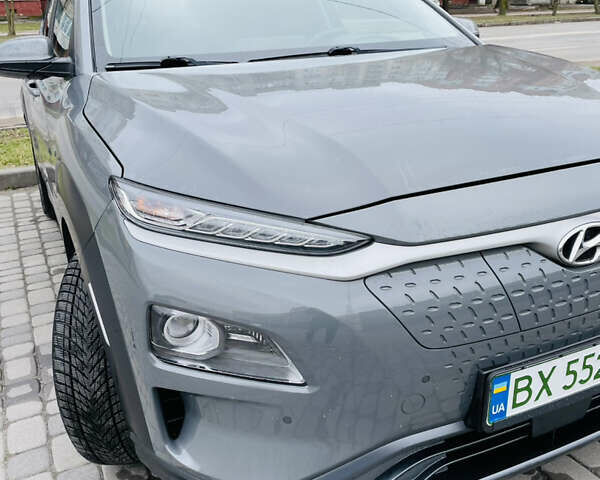 Сірий Хендай Kona, об'ємом двигуна 0 л та пробігом 103 тис. км за 17999 $, фото 2 на Automoto.ua
