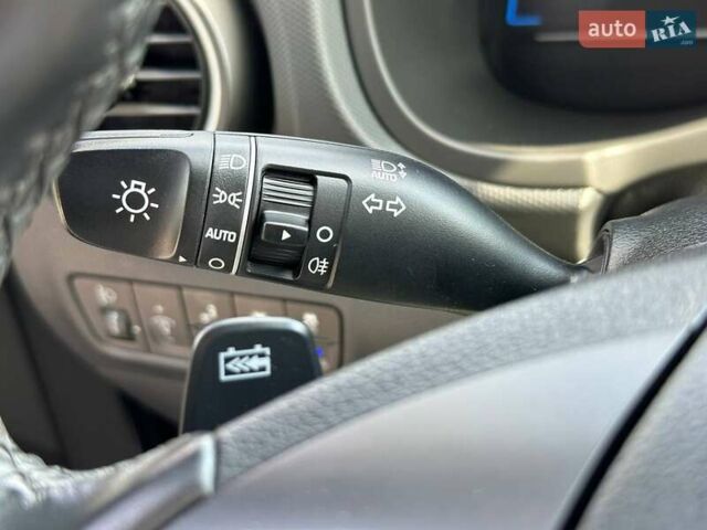 Серый Хендай Kona, объемом двигателя 0 л и пробегом 137 тыс. км за 16700 $, фото 23 на Automoto.ua