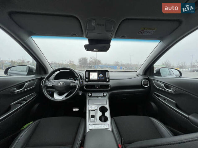 Серый Хендай Kona, объемом двигателя 0 л и пробегом 131 тыс. км за 16500 $, фото 19 на Automoto.ua