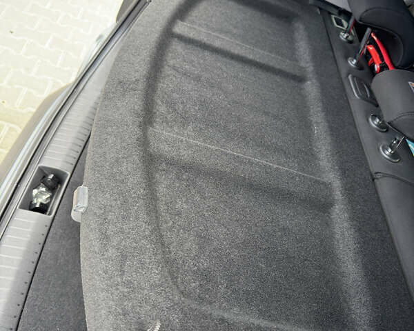 Сірий Хендай Kona, об'ємом двигуна 0 л та пробігом 65 тис. км за 17300 $, фото 65 на Automoto.ua