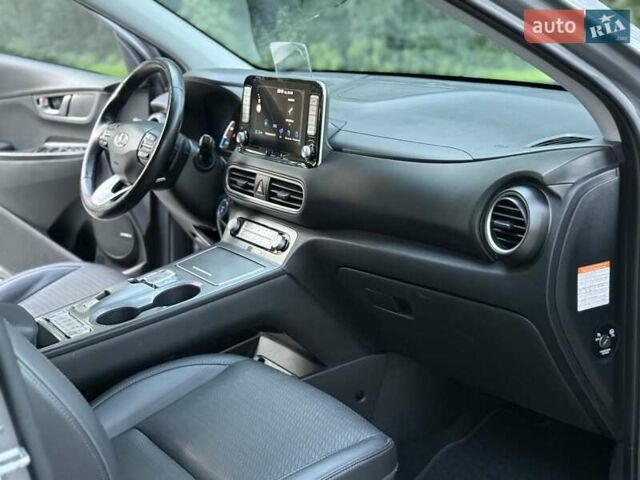 Серый Хендай Kona, объемом двигателя 0 л и пробегом 95 тыс. км за 17300 $, фото 51 на Automoto.ua
