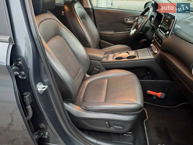 Сірий Хендай Kona, об'ємом двигуна 0 л та пробігом 114 тис. км за 17300 $, фото 27 на Automoto.ua