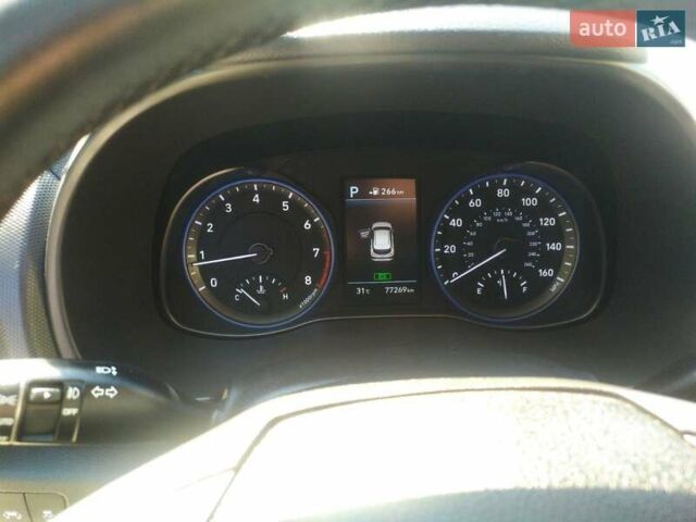 Серый Хендай Kona, объемом двигателя 1.6 л и пробегом 77 тыс. км за 15500 $, фото 3 на Automoto.ua