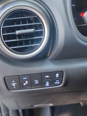 Серый Хендай Kona, объемом двигателя 0 л и пробегом 105 тыс. км за 17999 $, фото 19 на Automoto.ua