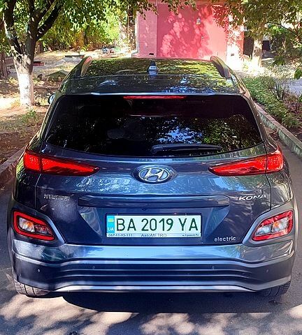 Серый Хендай Kona, объемом двигателя 0 л и пробегом 105 тыс. км за 17999 $, фото 1 на Automoto.ua