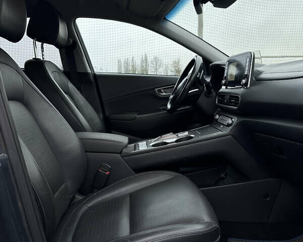 Серый Хендай Kona, объемом двигателя 0 л и пробегом 115 тыс. км за 19000 $, фото 14 на Automoto.ua