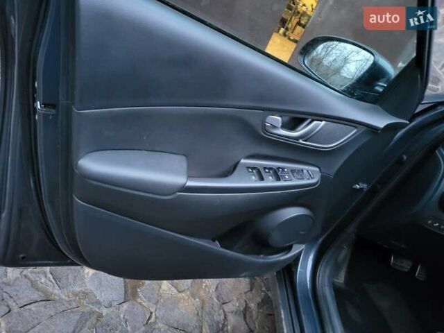 Серый Хендай Kona, объемом двигателя 0 л и пробегом 194 тыс. км за 15800 $, фото 18 на Automoto.ua