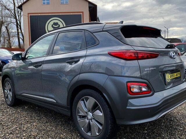 Серый Хендай Kona, объемом двигателя 64 л и пробегом 119 тыс. км за 17900 $, фото 3 на Automoto.ua