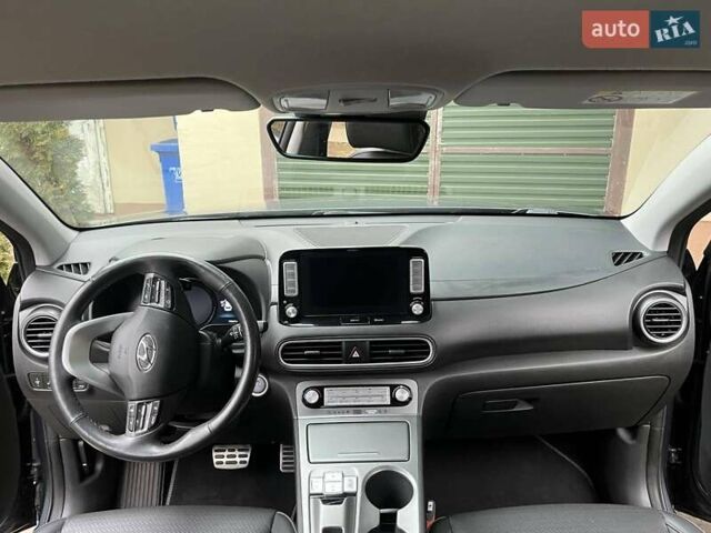 Серый Хендай Kona, объемом двигателя 0 л и пробегом 80 тыс. км за 18900 $, фото 15 на Automoto.ua