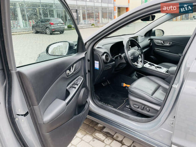 Сірий Хендай Kona, об'ємом двигуна 0 л та пробігом 103 тис. км за 17999 $, фото 10 на Automoto.ua