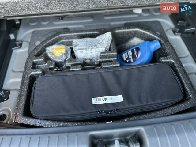 Серый Хендай Kona, объемом двигателя 0 л и пробегом 126 тыс. км за 17300 $, фото 38 на Automoto.ua