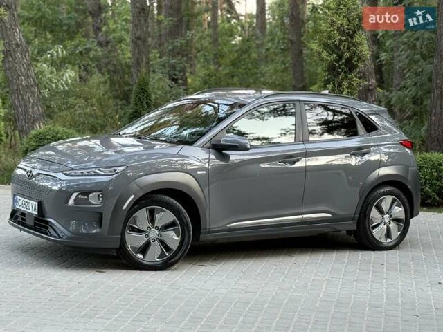 Серый Хендай Kona, объемом двигателя 0 л и пробегом 95 тыс. км за 17300 $, фото 97 на Automoto.ua