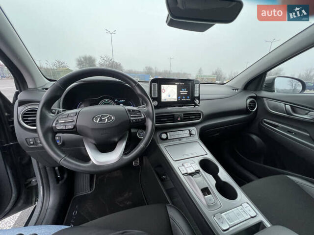 Серый Хендай Kona, объемом двигателя 0 л и пробегом 131 тыс. км за 16500 $, фото 16 на Automoto.ua