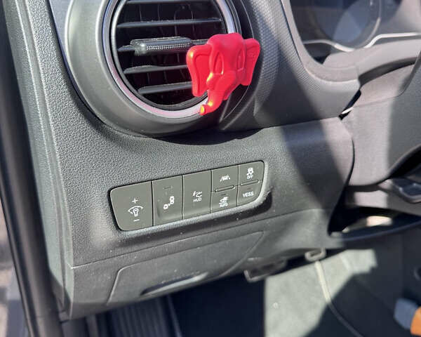 Сірий Хендай Kona, об'ємом двигуна 0 л та пробігом 164 тис. км за 16800 $, фото 11 на Automoto.ua