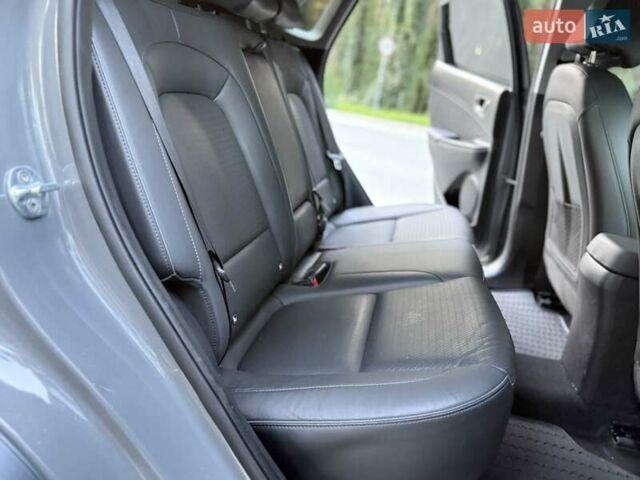 Серый Хендай Kona, объемом двигателя 0 л и пробегом 95 тыс. км за 17300 $, фото 82 на Automoto.ua