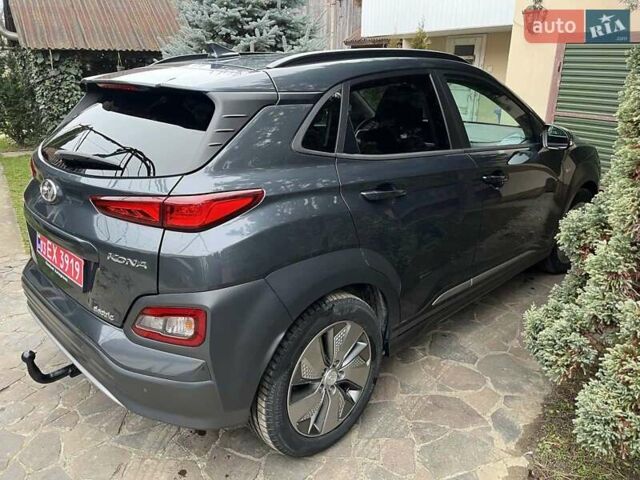 Серый Хендай Kona, объемом двигателя 0 л и пробегом 80 тыс. км за 18900 $, фото 11 на Automoto.ua