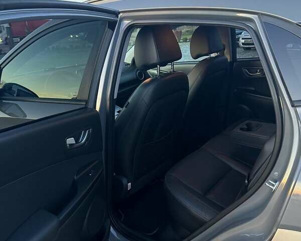 Сірий Хендай Kona, об'ємом двигуна 0 л та пробігом 113 тис. км за 17800 $, фото 19 на Automoto.ua