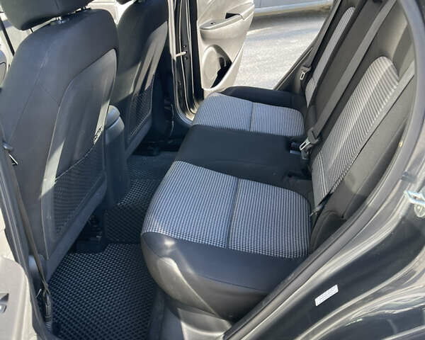 Серый Хендай Kona, объемом двигателя 2 л и пробегом 93 тыс. км за 15900 $, фото 27 на Automoto.ua