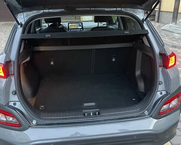 Серый Хендай Kona, объемом двигателя 0 л и пробегом 44 тыс. км за 17400 $, фото 9 на Automoto.ua