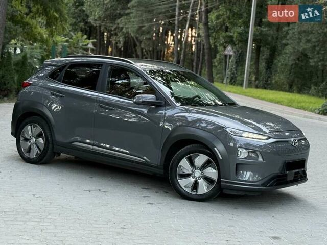 Серый Хендай Kona, объемом двигателя 0 л и пробегом 96 тыс. км за 17200 $, фото 7 на Automoto.ua
