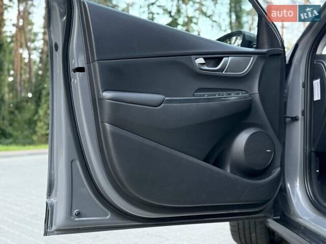 Серый Хендай Kona, объемом двигателя 0 л и пробегом 96 тыс. км за 17200 $, фото 38 на Automoto.ua