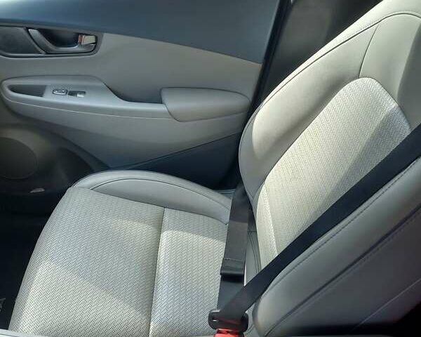 Серый Хендай Kona, объемом двигателя 0 л и пробегом 90 тыс. км за 16500 $, фото 11 на Automoto.ua
