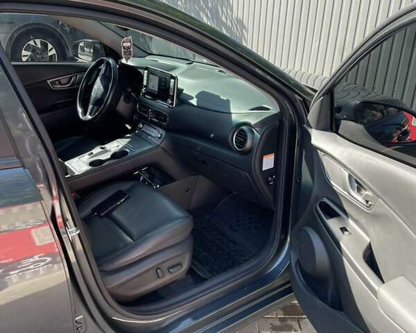 Сірий Хендай Kona, об'ємом двигуна 0 л та пробігом 134 тис. км за 16800 $, фото 15 на Automoto.ua