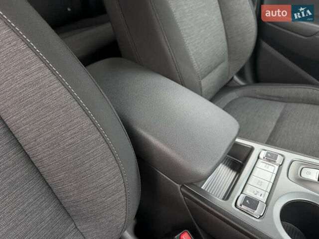 Серый Хендай Kona, объемом двигателя 0 л и пробегом 127 тыс. км за 17650 $, фото 33 на Automoto.ua