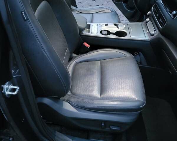 Серый Хендай Kona, объемом двигателя 0 л и пробегом 194 тыс. км за 15800 $, фото 7 на Automoto.ua